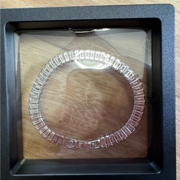 Cubic Zirconia Clear Crystal Tennis Bracelet - Classic Sparkle New - Picture 3 of 4